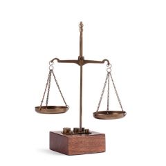 Bizzotto Adventure Ζυγαριά Δικαιοσύνης Μεταλλική/Ξύλινη 14x6x18 Εκ.